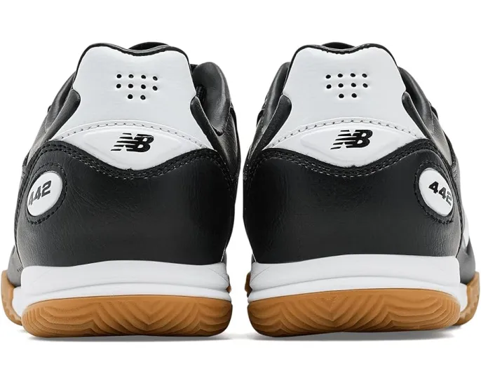 Бутсы футбольные New Balance 442 Pro In V3 с верхом из нубука