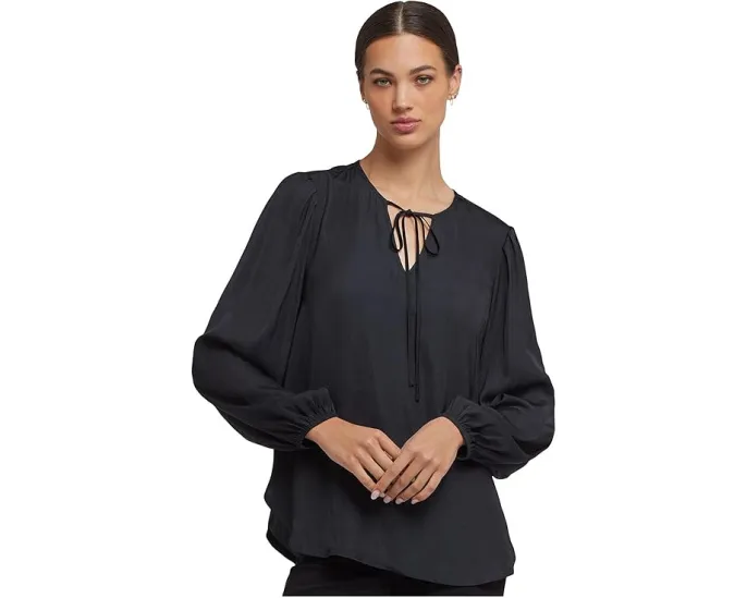 Блуза Elsie из атласа с разрезом на горловине от NYDJ