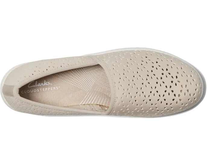 Кеды Breeze Emily на липучке с лазерной резкой в цветочном дизайне от Clarks