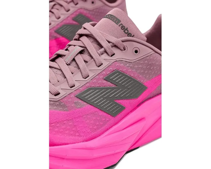 Тренировочные кроссовки New Balance FuelCell Rebel v5 с отзывчивой амортизацией
