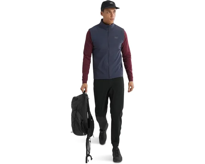 Легкий утепленный жилет Arc'teryx Atom с влагостойкой тканью