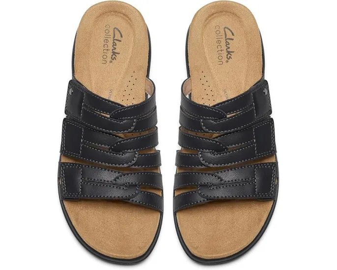 Сандалии Maelynn Abby Clarks из кожи с металлическими деталями на клиновидном каблуке