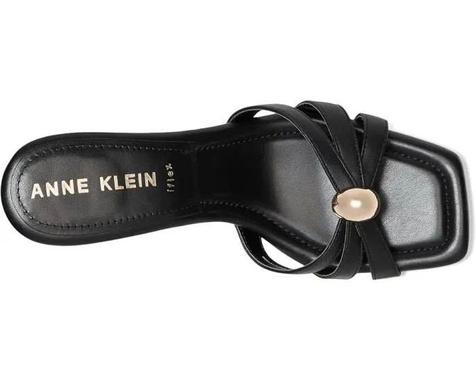 Босоножки Anne Klein Jonelle с жемчужным декором и котячьим каблуком
