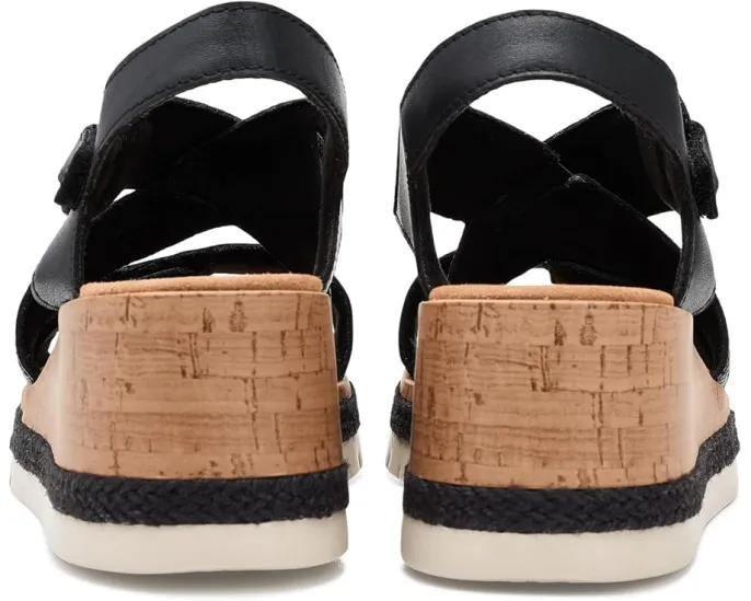 Сандалии Clarks Kidiki Sun на клиновидном каблуке из нубука