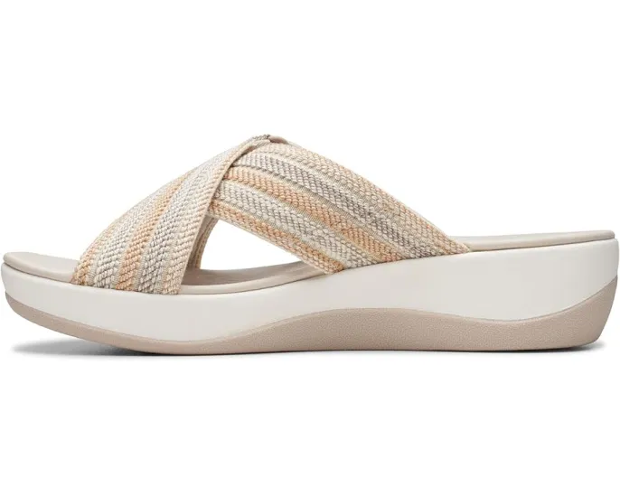 Сандалии Clarks Arla Wave на платформе с пеной Cushion Soft