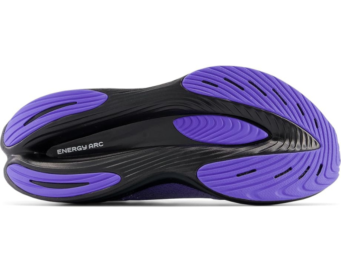 Беговые кроссовки New Balance FuelCell Supercomp Elite v3 с карбоновой пластиной