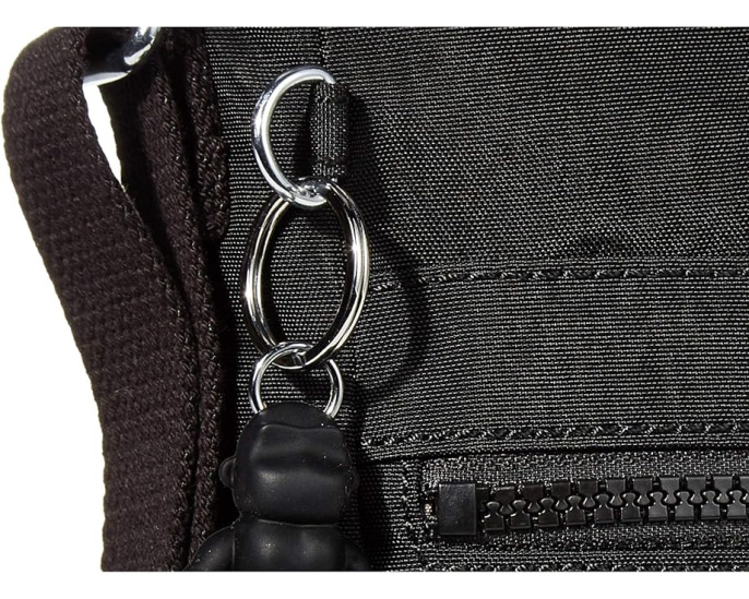 Сумка кроссбоди New Angie от Kipling с регулируемым ремнем и плоским дном