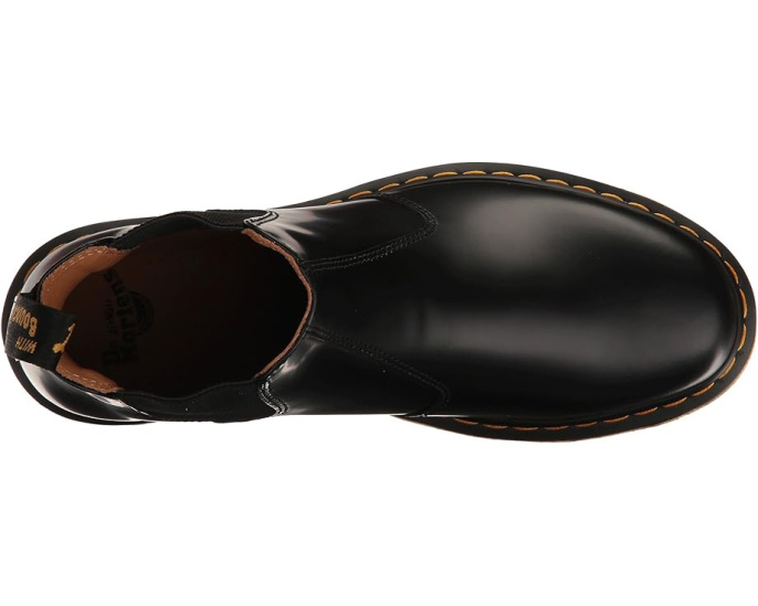 Челси Dr. Martens 2976 Yellow Stitch из гладкой кожи с минималистичным дизайном