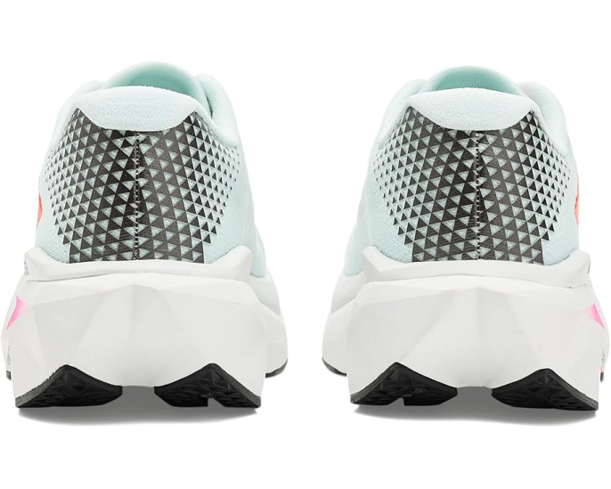Беговые кроссовки New Balance FuelCell SuperComp Trainer v3 с карбоновой пластиной