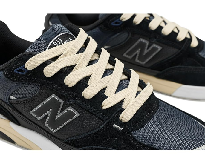 Кроссовки New Balance 933 Andrew Reynolds черные
