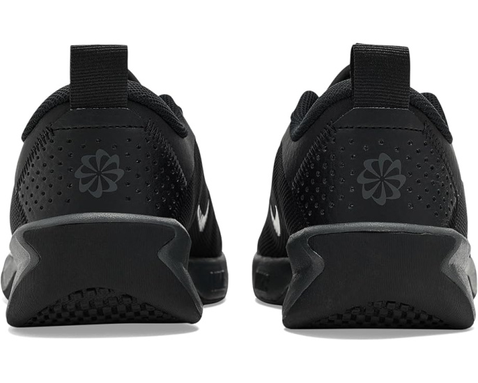 Кроссовки Nike Omni Multi-Court для подростков с классической шнуровкой