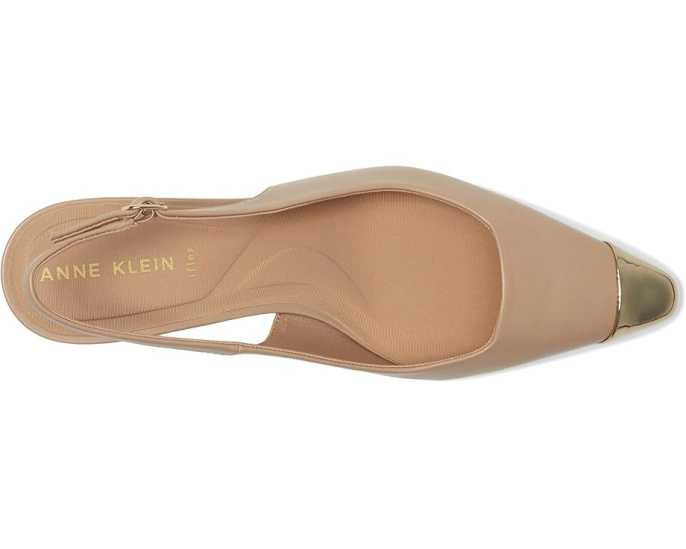 Туфли Anne Klein Chai на устойчивом каблуке kitten с металлическим мысом и ремешком
