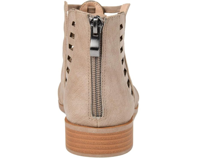 Journee Collection Сандалии Delilah на низком клине с комфортной пеной Comfort Foam™