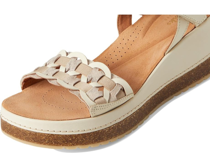 Сандалии Clarks Kassanda Bar на платформе с регулируемой застежкой