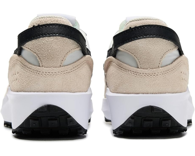 Кроссовки Nike Waffle Debut с вафельной подошвой и замшевыми вставками