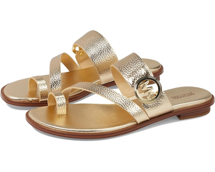 Шлепанцы MICHAEL Michael Kors Vera Flat Thong с амулетом и эластичной вставкой