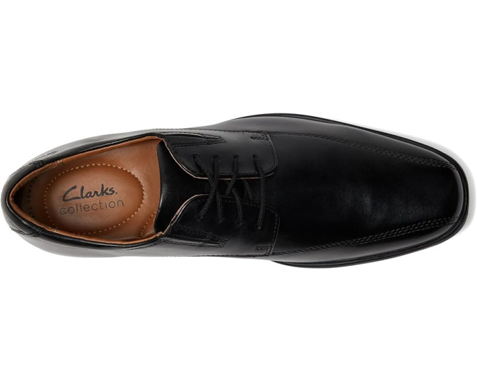Оксфорты Clarks Tilden Walk с эластичными вставками и стелькой OrthoLite