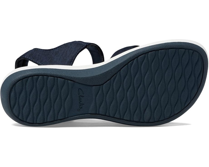 Сандалии Clarks Arla Shore на небольшом клиновидном каблуке