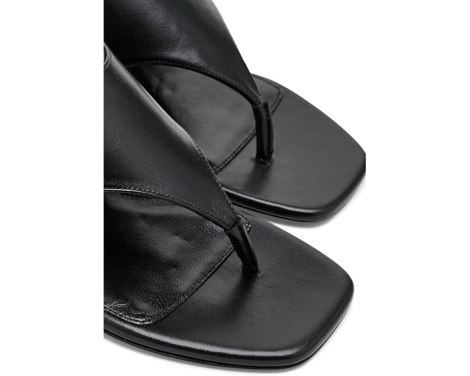 Сандалии Stuart Weitzman Baby Babette Thong на каблуке черные