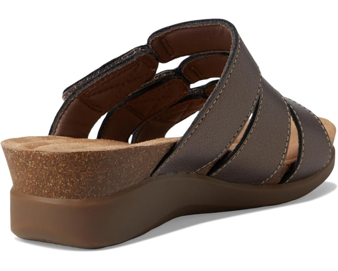 Сандалии Clarks Calenne Lily на трех ремешках с застежкой на липучке