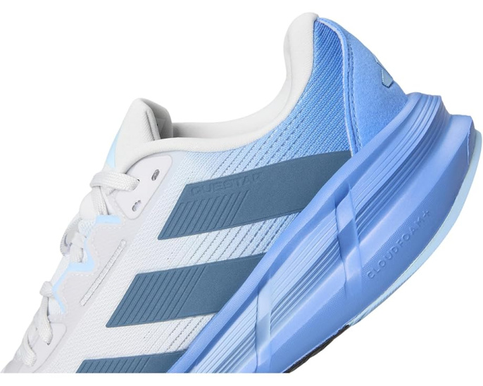 Беговые кроссовки Adidas Questar 3 с низким профилем и фирменными полосками
