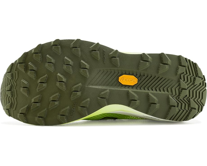 Кроссовки New Balance Fuelcell Supercomp Trail V2 с карбоном