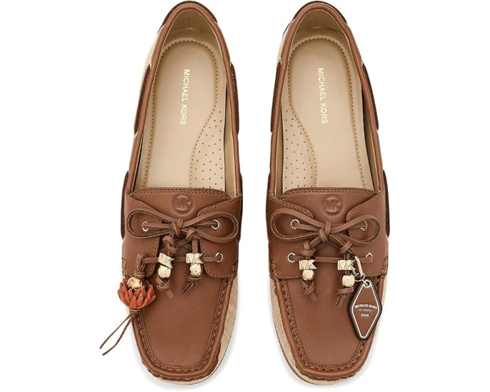 Обувь MICHAEL Michael Kors Fallon Moc с миндалевидным носком и декоративными бусинами
