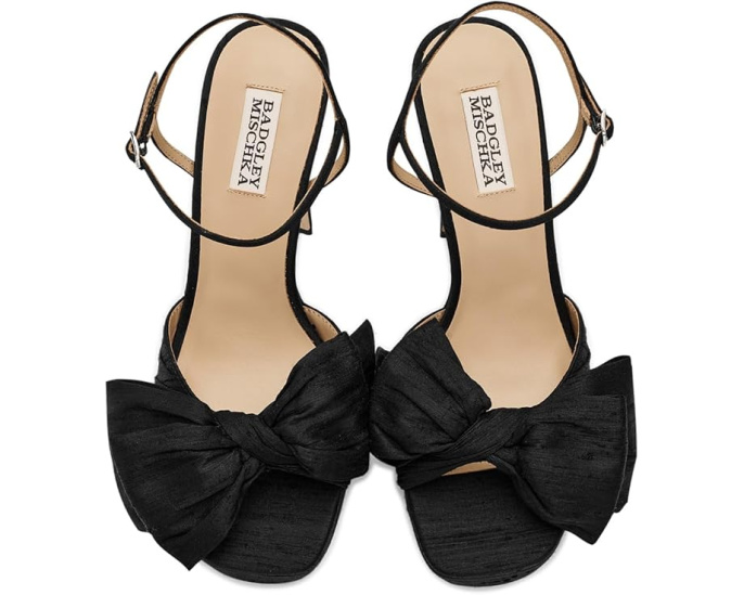 Badgley Mischka Oliva — эффектные туфли с квадратным носком, бантом и платформой