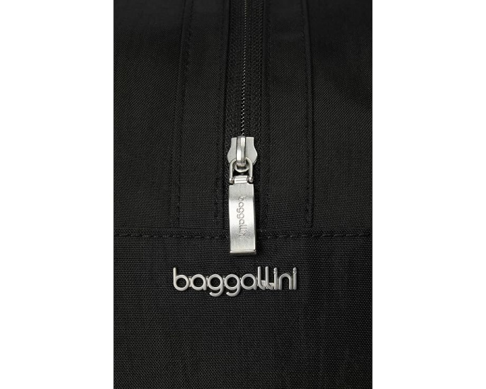 Трансформируемая дорожная сумка Baggallini с тремя отделениями