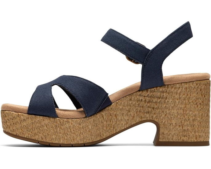 Сандалии Nerisa Twist Clarks на удобном каблуке с ремешками и стелькой Ultimate Comfort