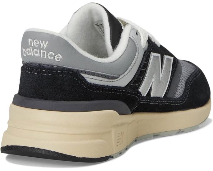 Кроссовки New Balance 997R с замшевым верхом