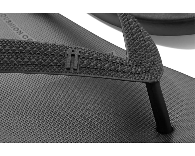 FitFlop Iqushion Textured-Strap Flip-Flops с клиновидным каблуком