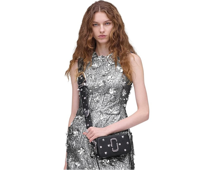 Мини сумка The Mini Icon Stud Snapshot с заклепками и съемным ремнем Marc Jacobs