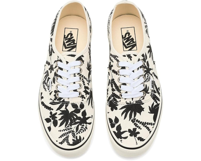 Кроссовки Vans Authentic из текстиля в классическом дизайне
