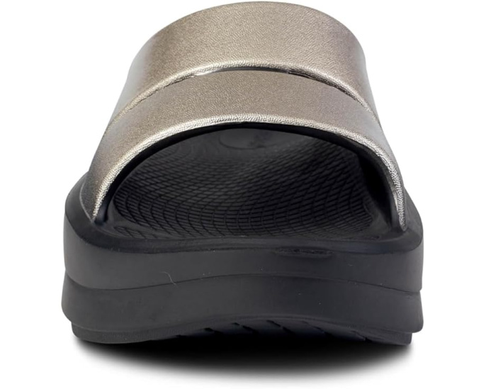 Сланцы OOFOS OOmega OOahh Luxe Slide с технологией OOfoam