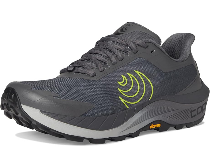 Трейловые кроссовки Topo Athletic MTN Racer 4 с высоким профилем амортизации и подошвой Vibram Megagrip