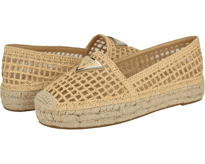 Сандалии GUESS Mones на танкетке с закрытым мысом