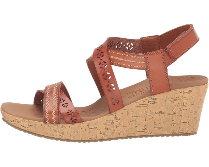 Женские босоножки Skechers Beverlee Delicate Glow на танкетке