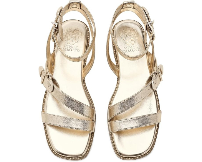 Сандалии Neiko Double Buckle Strappy Flat Vince Camuto с двумя пряжками