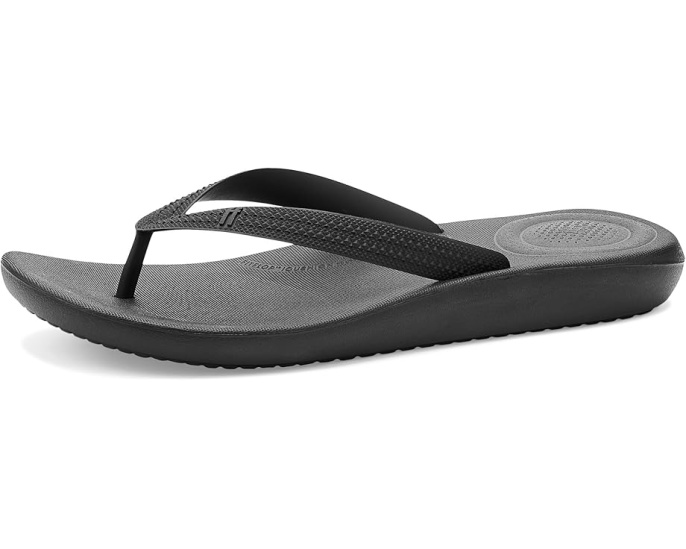 FitFlop Iqushion Textured-Strap Flip-Flops с клиновидным каблуком