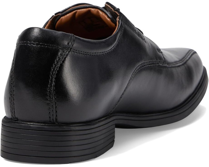 Оксфорты Clarks Tilden Walk с эластичными вставками и стелькой OrthoLite