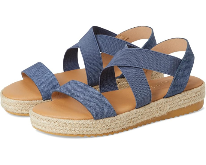 Сандалии Journee Collection Caroline с танкеткой и открытым носком