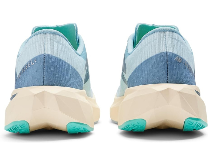 Беговые кроссовки New Balance FuelCell Rebel v4 с пеной FuelCell