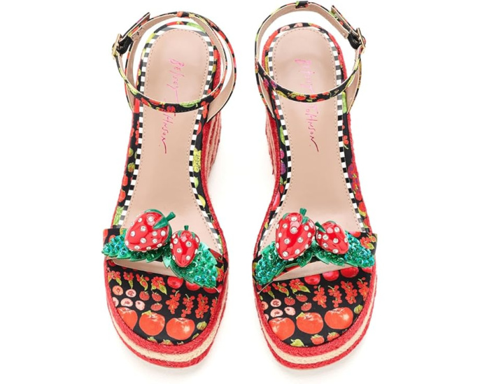 Сандалии Blue by Betsey Johnson Bobbie с принтом клубники и блочным каблуком