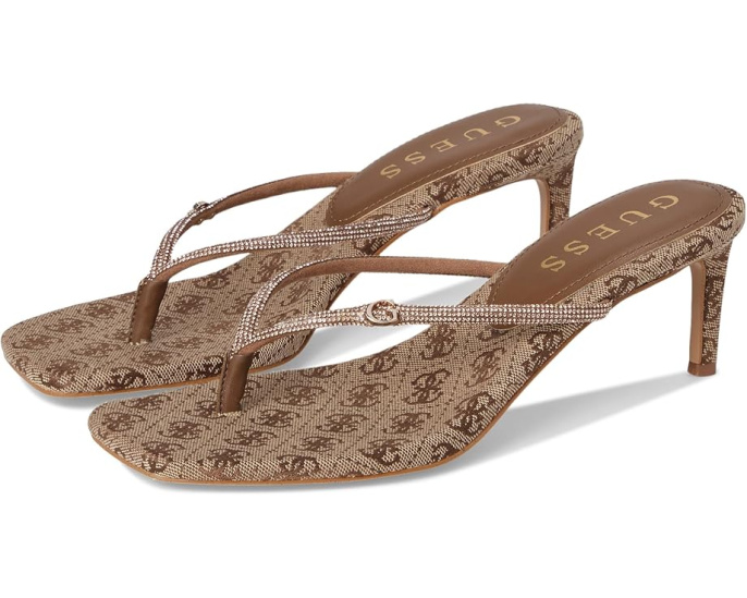Босоножки GUESS Mayan на тонком каблуке с ремешком стразами