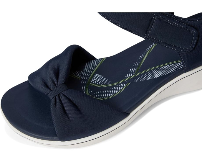 Сандалии Clarks Breeze Rae Sara из мягкого нубука на платформе