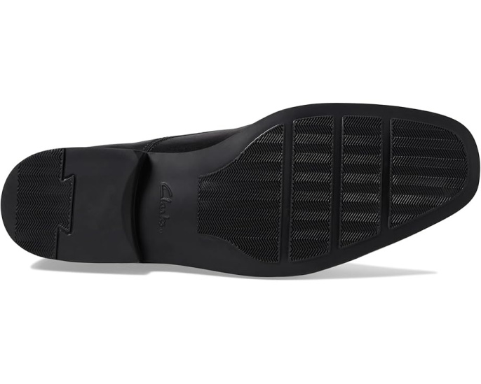 Туфли Clarks Tilden Cap с блестящей кожей и двойной резинкой