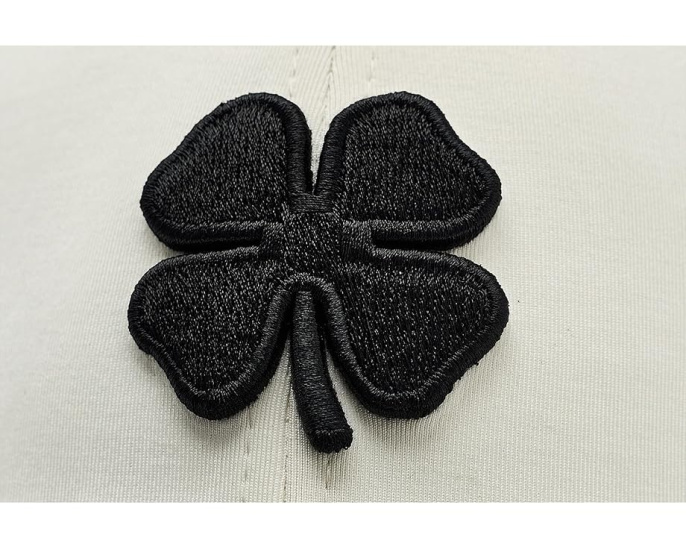 Кепка Premium Clover 175 от Black Clover с вышитым клевером и спортивной эстетикой