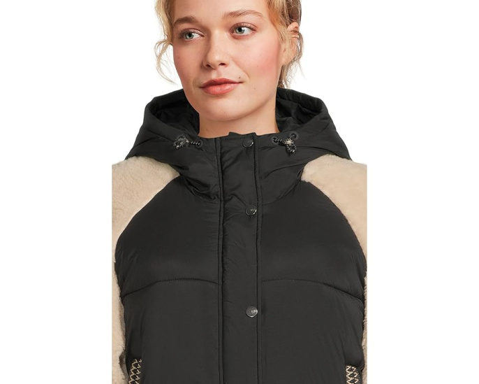 Пуховик UGG Mykah Uggbraid с капюшоном и водоотталкивающей тканью