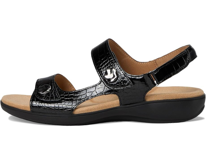Сандалии Romi Croco от Trotters с рельефом под крокодила и клиновидным каблуком